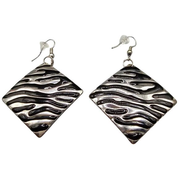 Pierced Earrings Retro Striped Design Black Silver Tone Geometric Statement - Picture 1 of 5